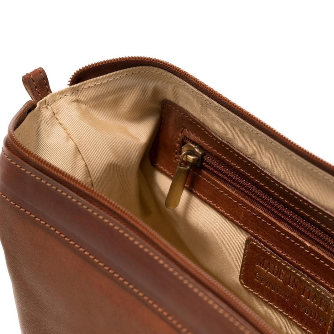Single Zipper Toiletry Kit Bag in Tuscan Leather