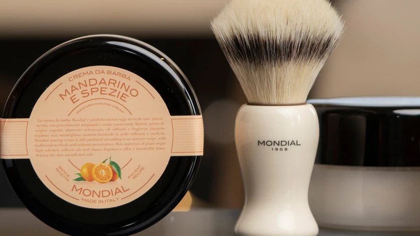 Shaving Creams in Plexi & Aluminum Jar